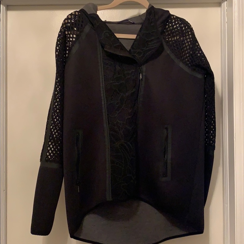 Eli Tahari Sport Zip-up w/hood sz. small